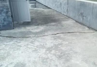 浪卡子楼顶漏水维修公司分享下如何解决卫生间隐蔽部位漏水的问题?