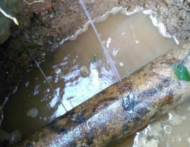 浪卡子楼顶渗水维修公司分享下地暖漏水的原因及检测方法。